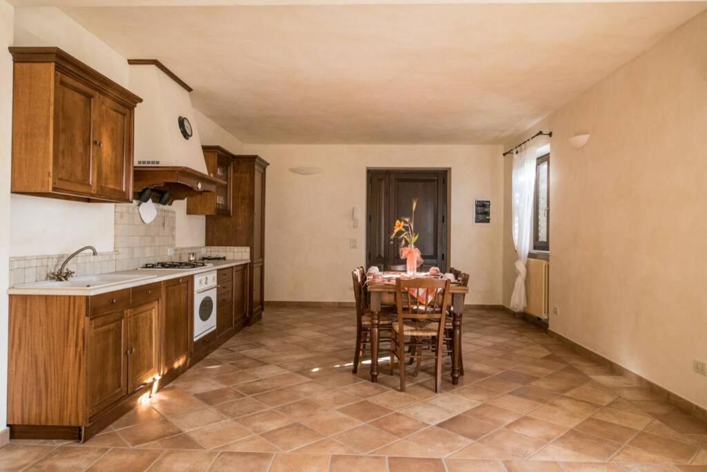 La Casa Vacanza Con Vista Panoramica Sui Vigneti Rotella Exterior foto