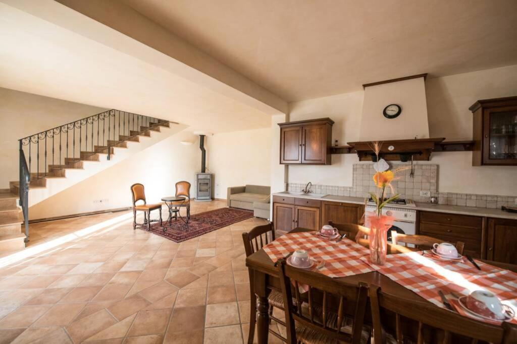 La Casa Vacanza Con Vista Panoramica Sui Vigneti Rotella Exterior foto