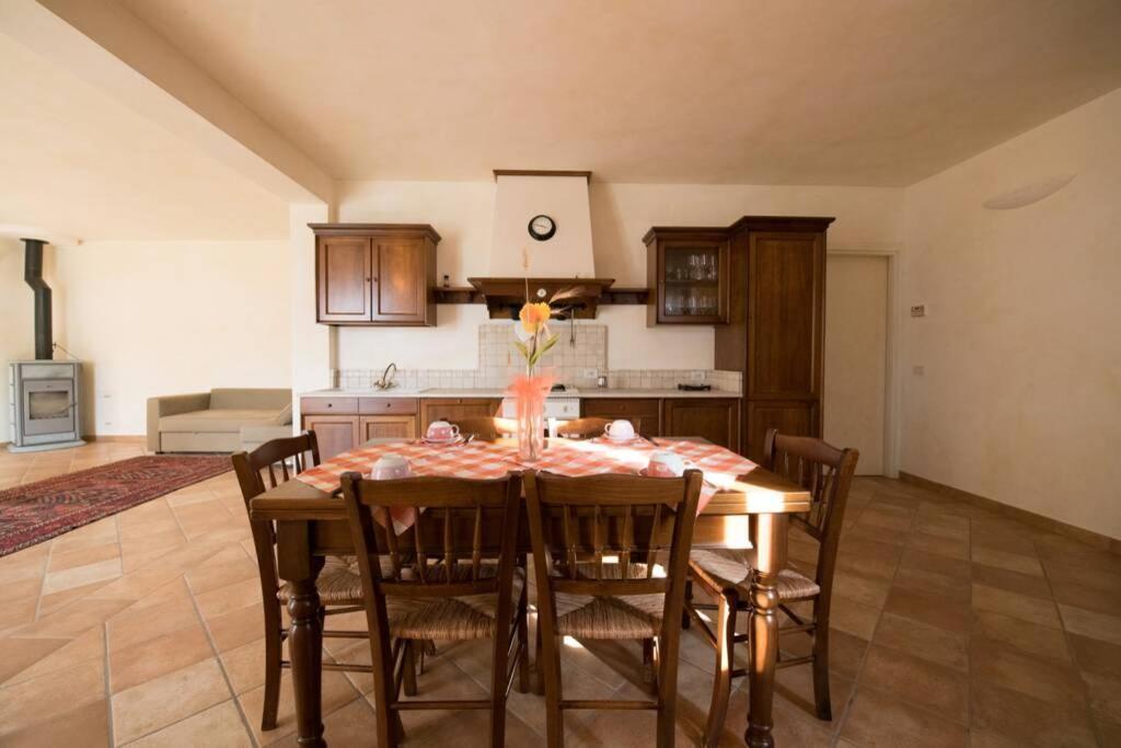La Casa Vacanza Con Vista Panoramica Sui Vigneti Rotella Exterior foto
